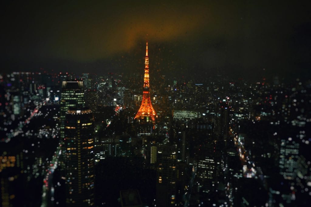 a tall tower in Tokyo Tower at night