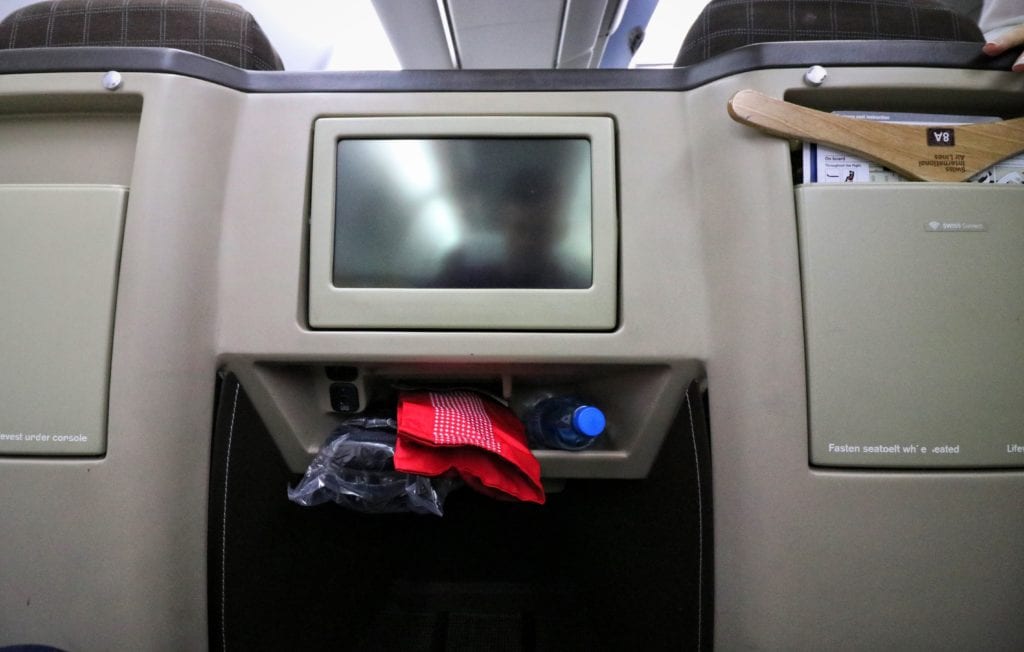a screen with a drink bottle and a red cloth on the side of the seat