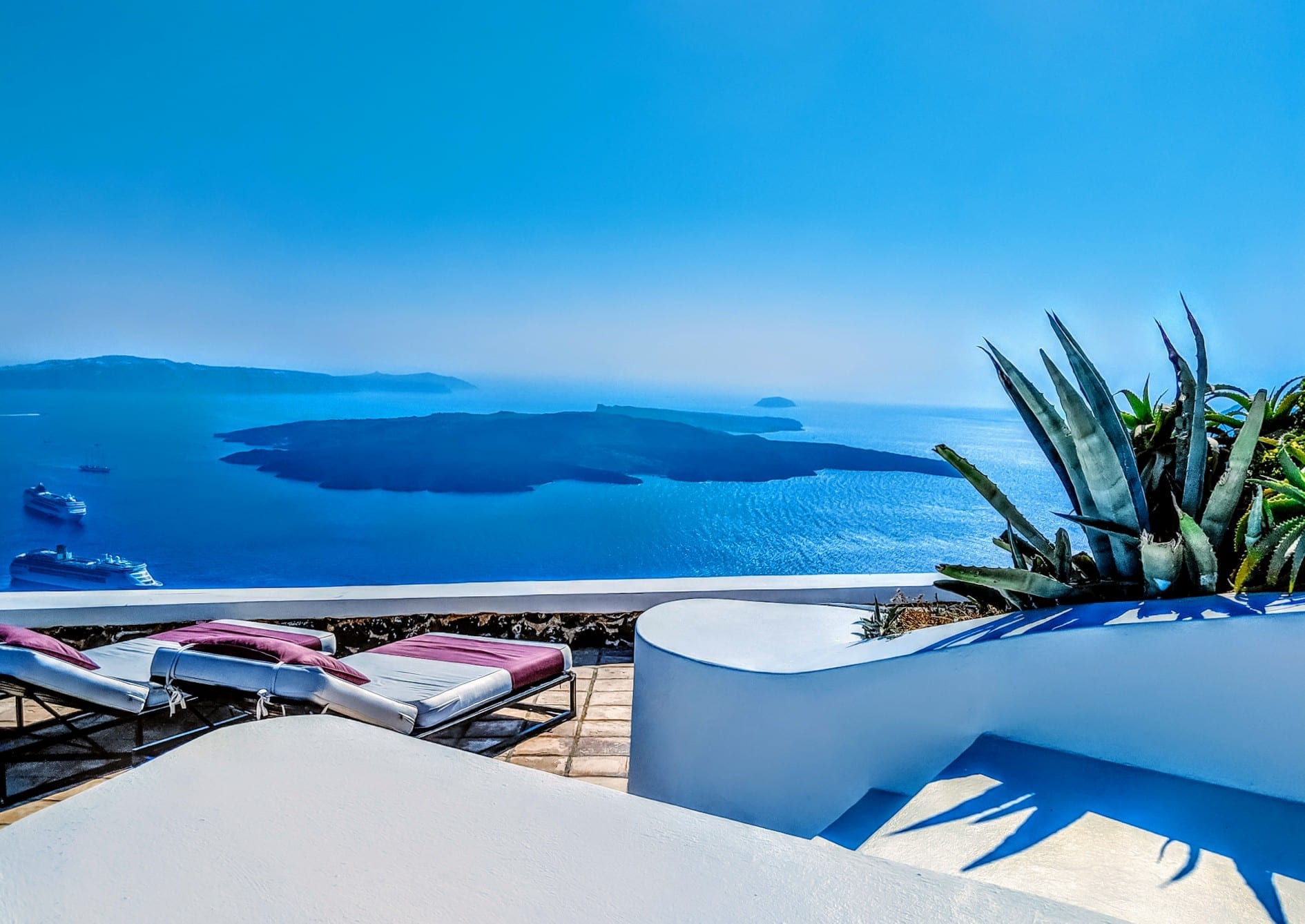 Santorini: Your 48 Hour Guide To Stunning Hotels, Food & Secret Beaches