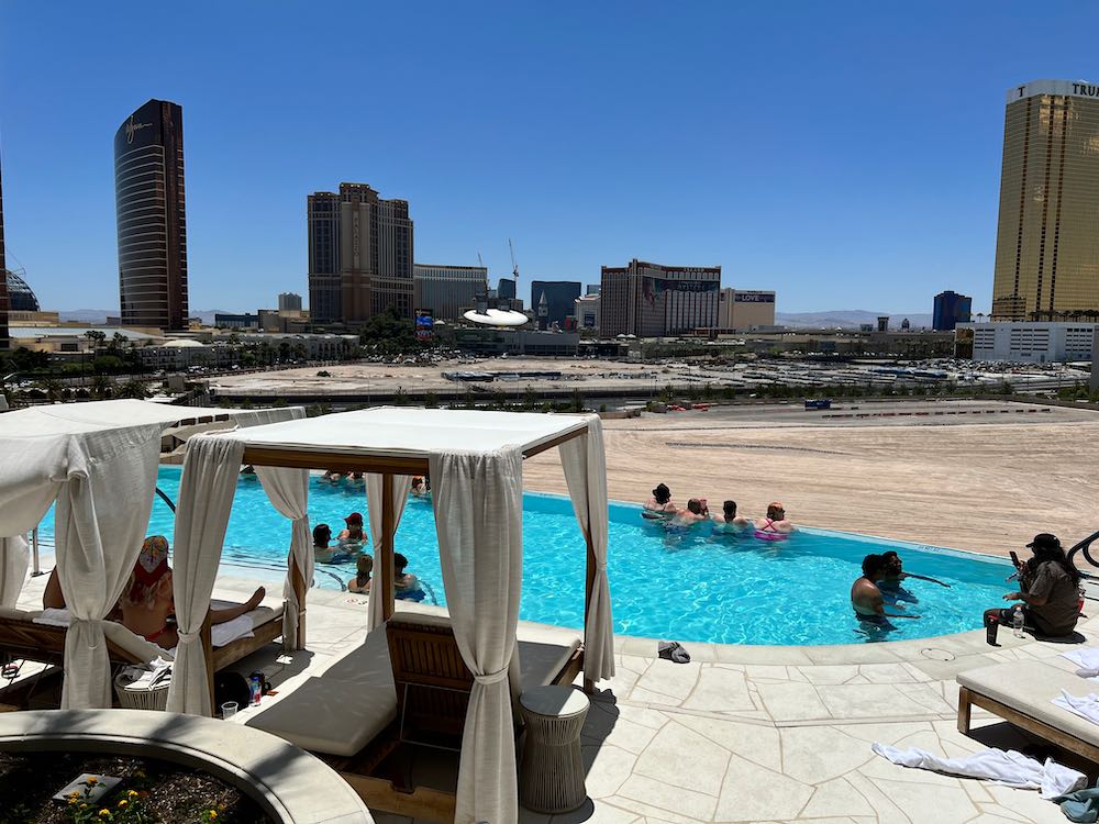 Resorts World Las Vegas - Crockfords Las Vegas - infinity pool