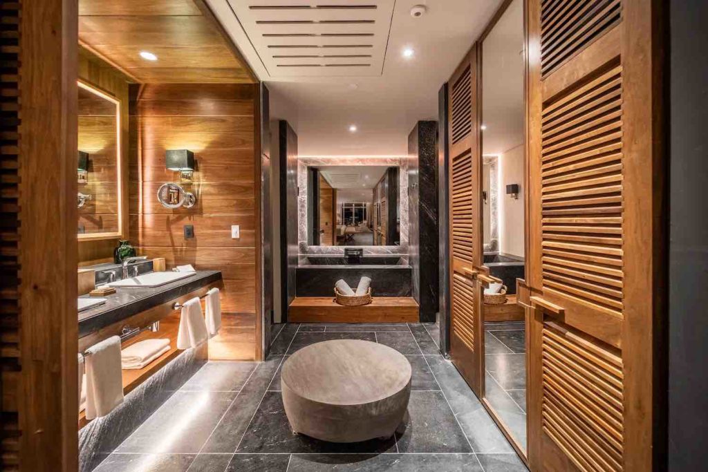 Secrets Impression Moxché - World Of Hyatt - signature suite bathroom